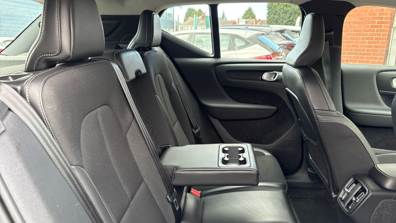 Volvo Xc40 2.0 T4 Momentum 5dr AWD Geartronic Petrol Estate